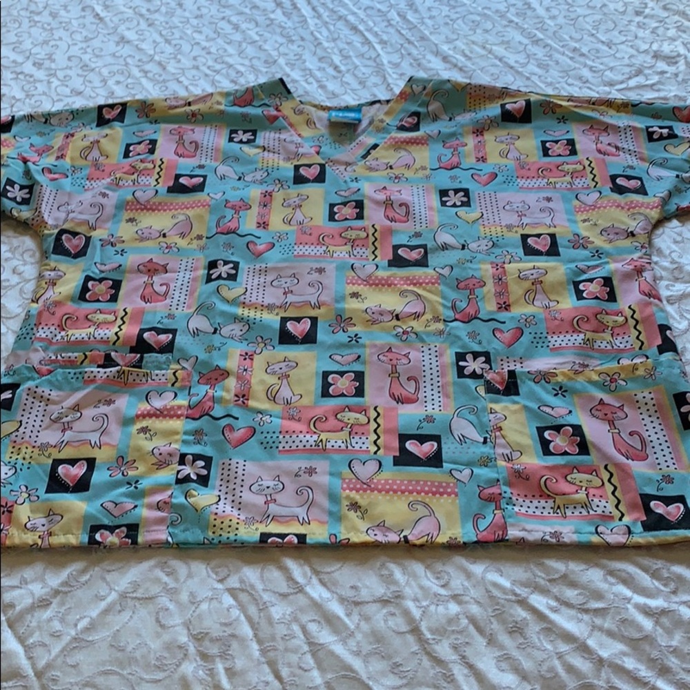 EUC scrub top cute kitty pattern